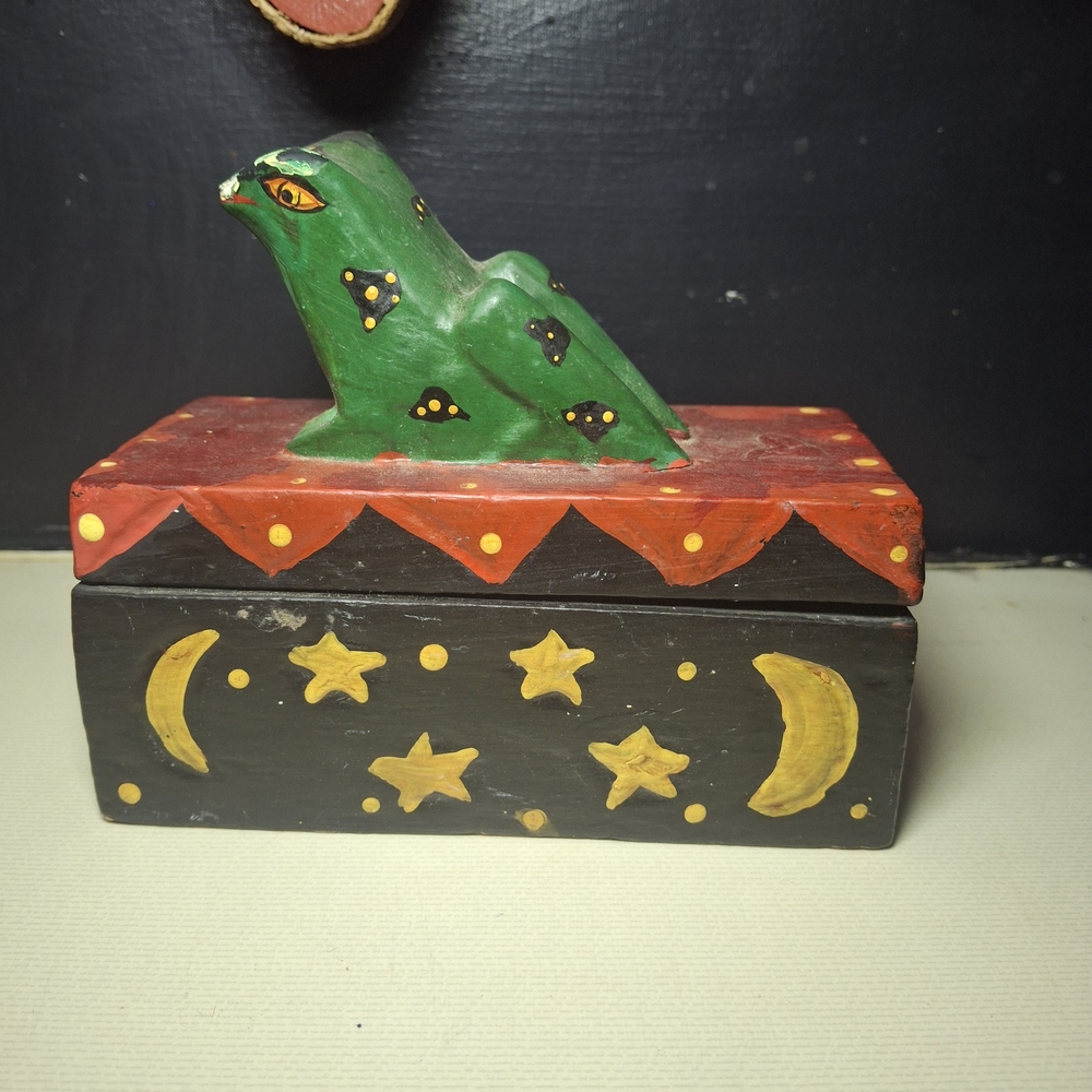 Handcrafted Green Frog Trinket Box